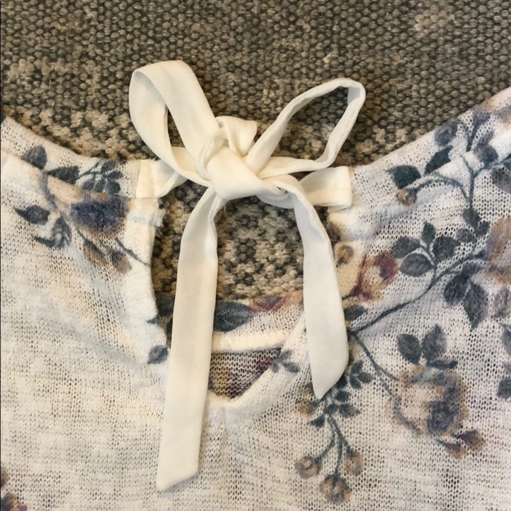 Tops - Picture 5 of 8